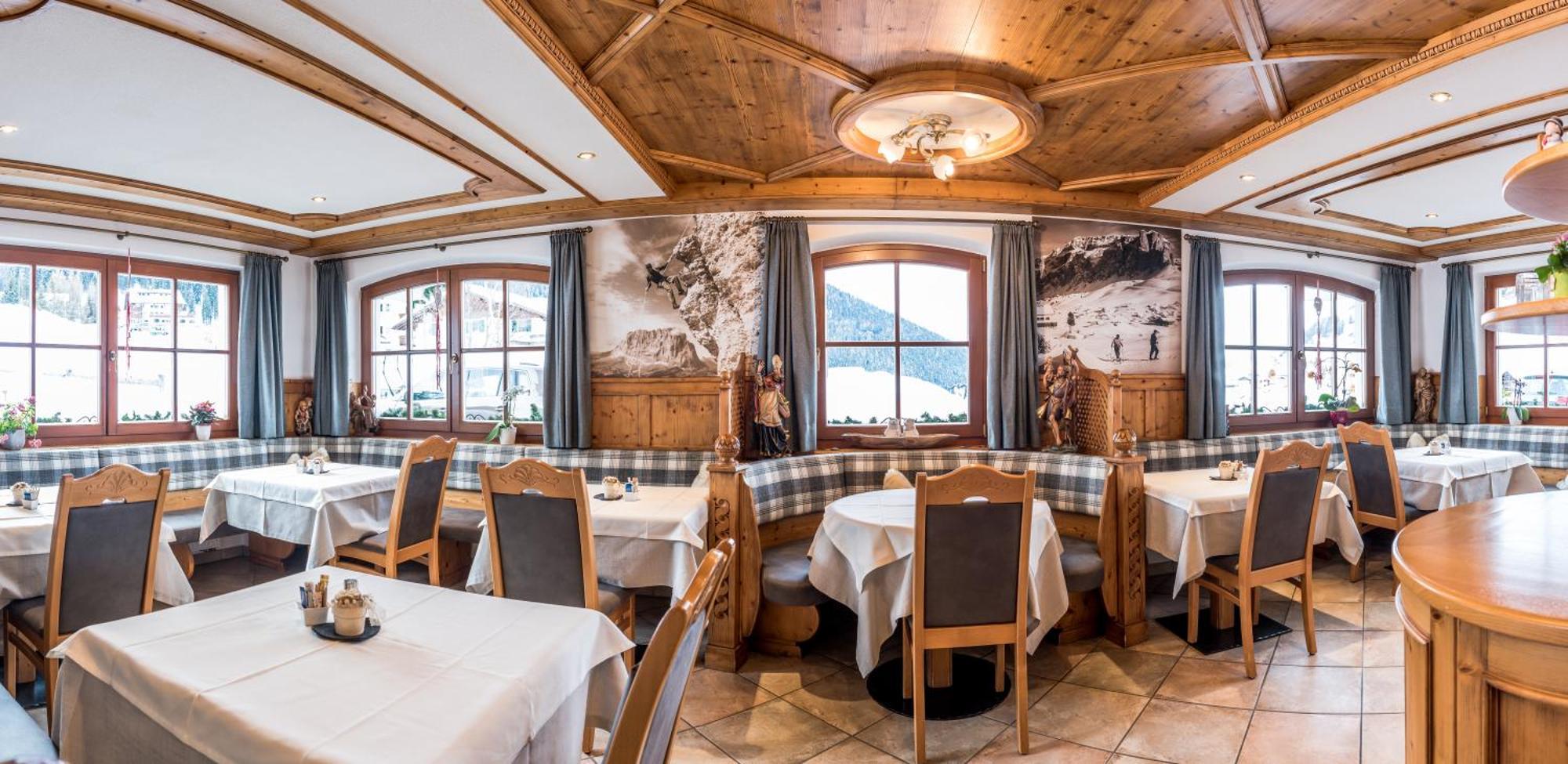 Garni Hotel Iris Selva di Val Gardena Exterior foto