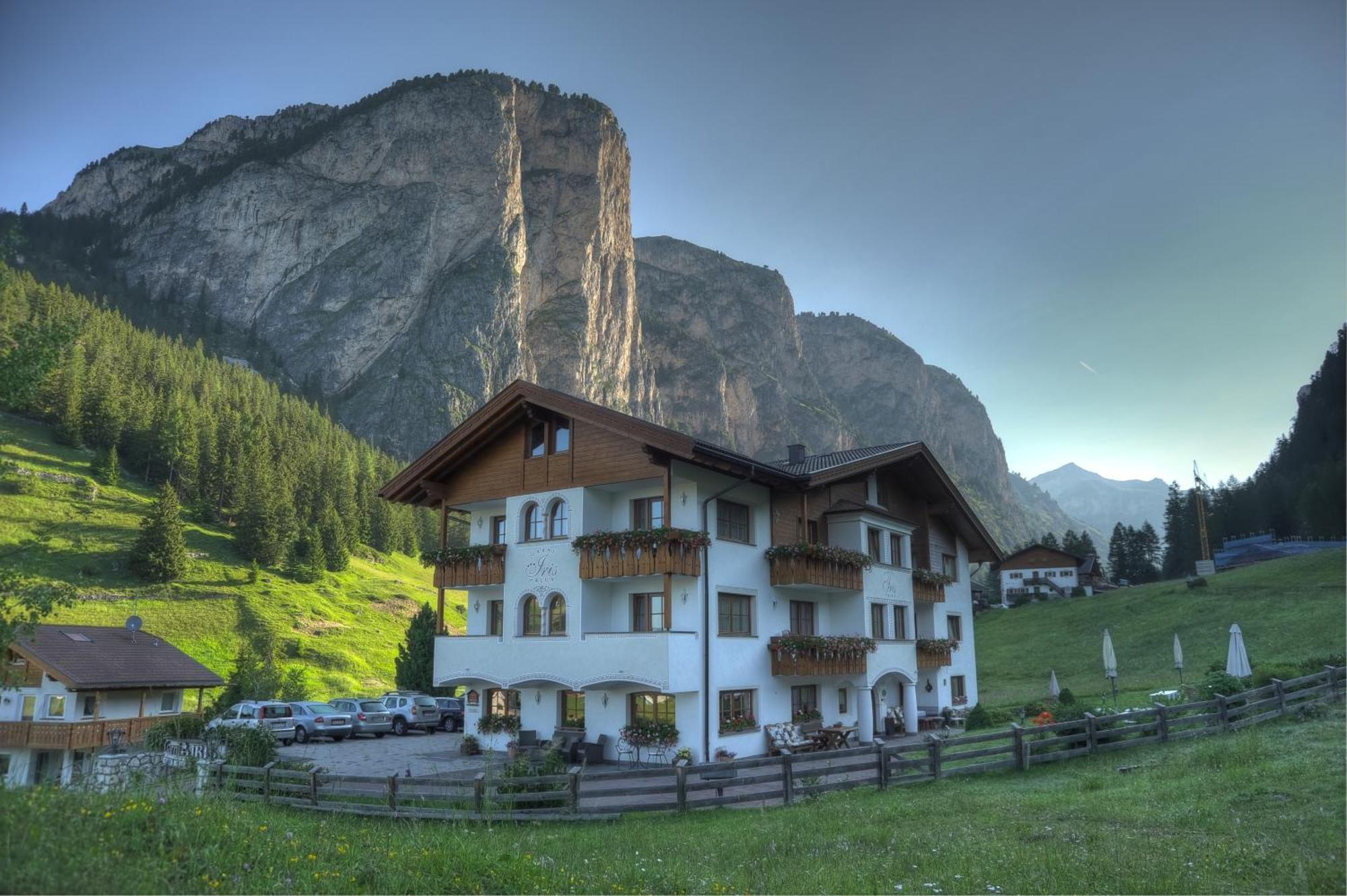 Garni Hotel Iris Selva di Val Gardena Exterior foto