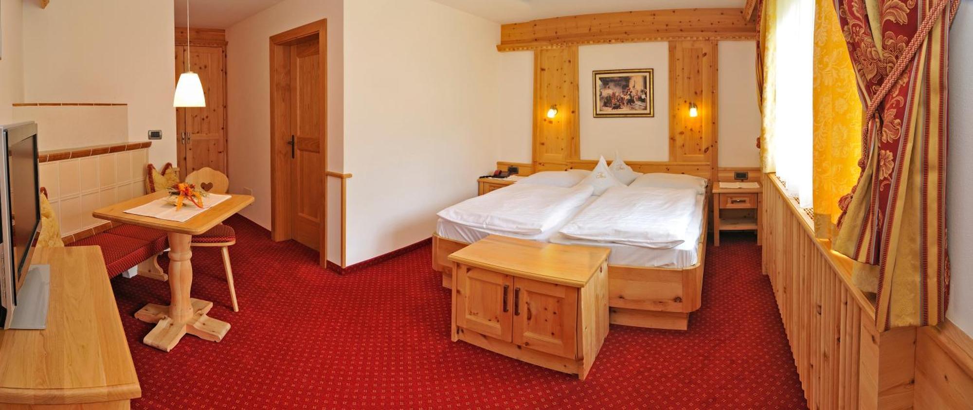 Garni Hotel Iris Selva di Val Gardena Exterior foto