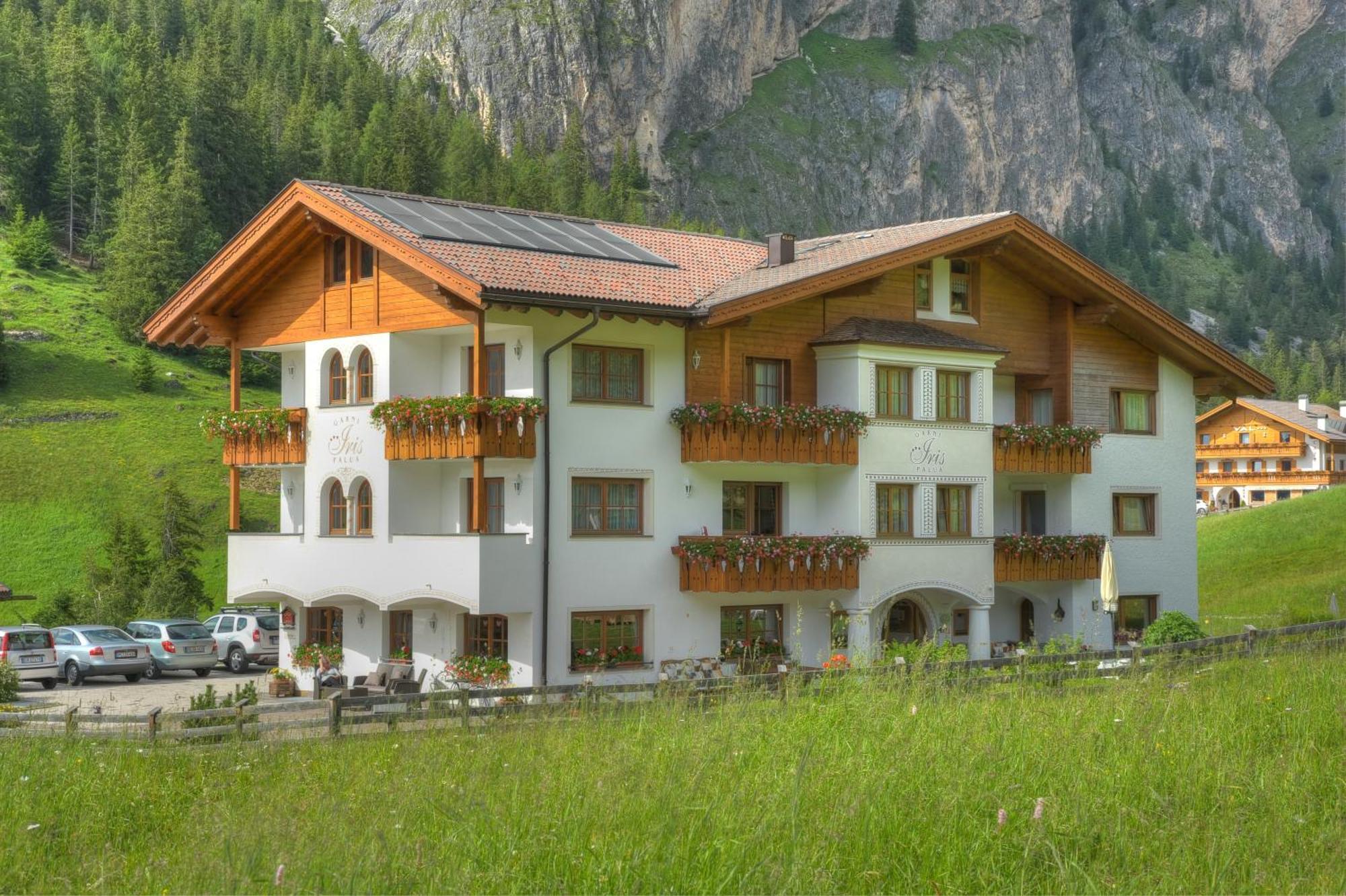 Garni Hotel Iris Selva di Val Gardena Exterior foto